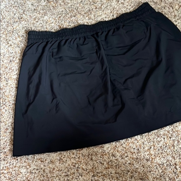 Tommy Bahama Island Zone Performance Black Mini Skort - Size Medium - Picture 10 of 14